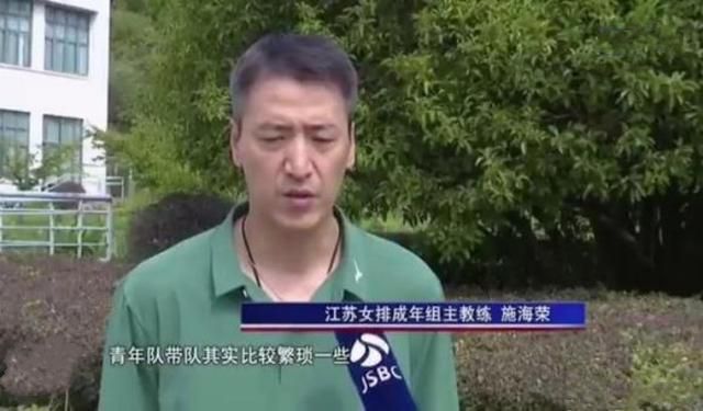 他的巨大狠狠挺进她的身体